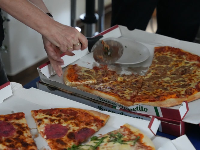 Haushaltzucker ist in vielen Produkten fertig verarbeitet. Neben dem Zucker spielen aber auch andere Stoffe, wie zum Beispiel Fett eine wichtige Rolle in der Nahrung.